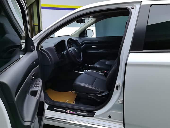 Фото 9 - Mitsubishi Outlander