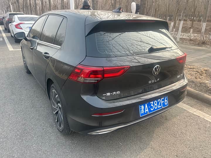 Фото 5 - Volkswagen Golf