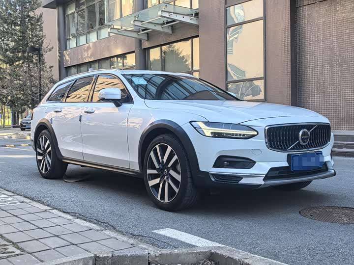 Фото 2 - Volvo V90