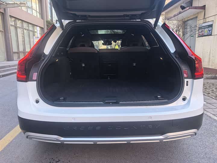 Фото 8 - Volvo V90