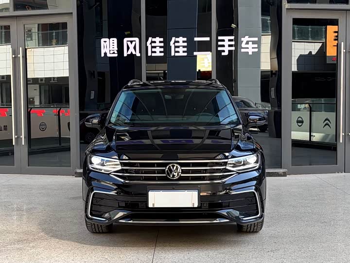 Фото 2 - Volkswagen Tiguan L Pro