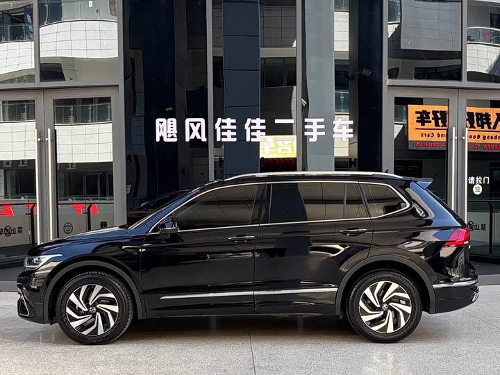 Фото 3 - Volkswagen Tiguan L Pro