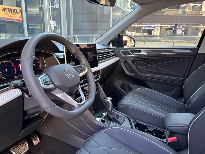 Фото 4 - Volkswagen Tiguan L Pro