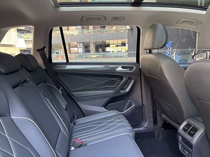 Фото 7 - Volkswagen Tiguan L Pro