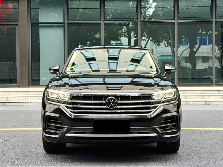 Фото 2 - Volkswagen Touareg