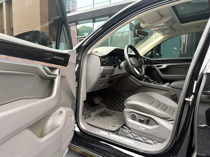 Фото 8 - Volkswagen Touareg