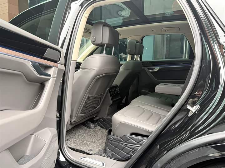 Фото 9 - Volkswagen Touareg