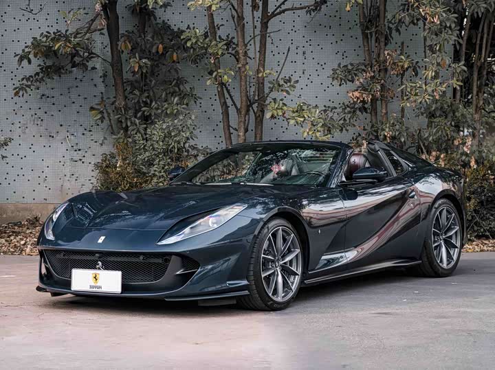 Фото 1 - Ferrari 812