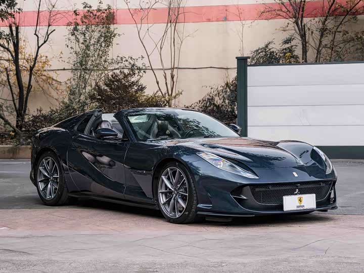 Фото 3 - Ferrari 812
