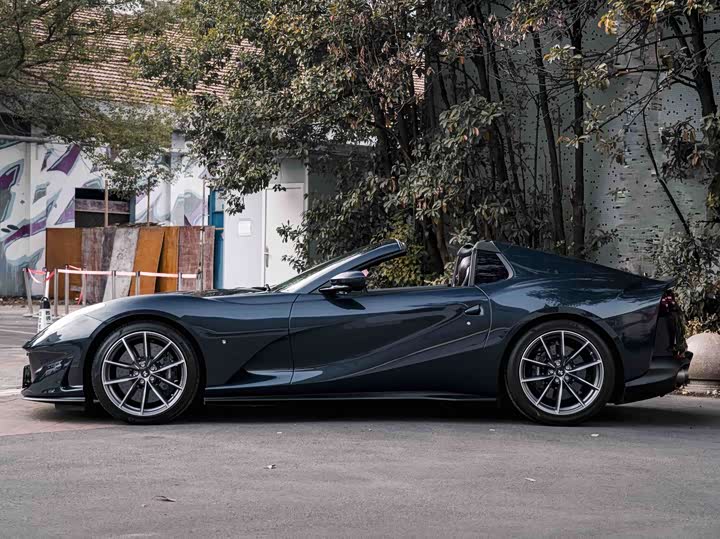 Фото 8 - Ferrari 812