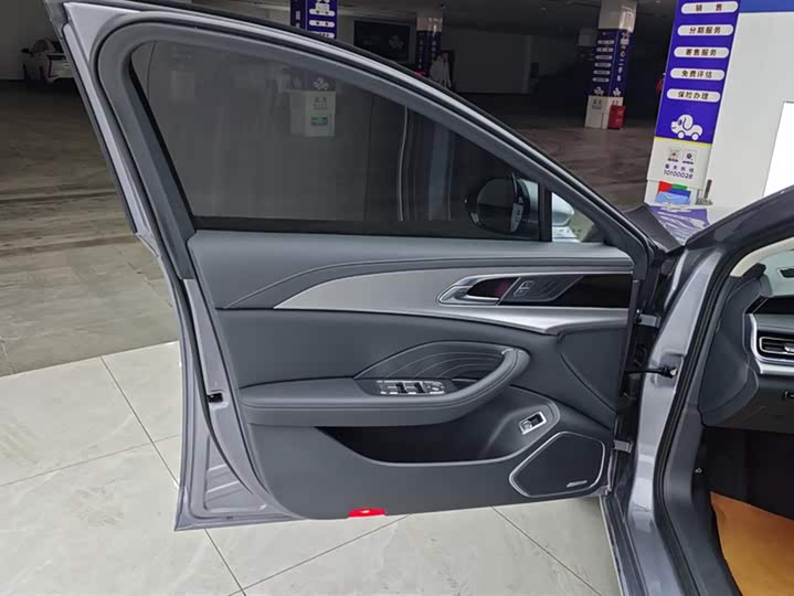 Фото 7 - Hongqi H5