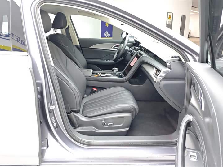 Фото 8 - Hongqi H5