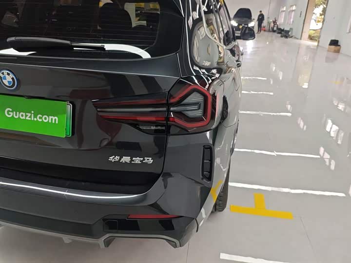 Фото 8 - BMW iX3