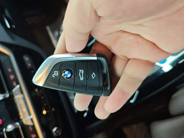 Фото 9 - BMW iX3