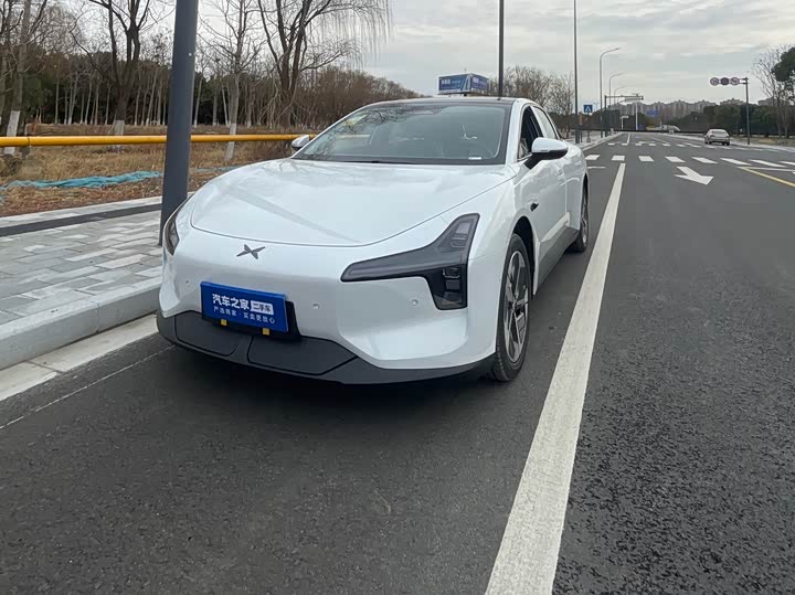 Фото 1 - XPeng Mona M03