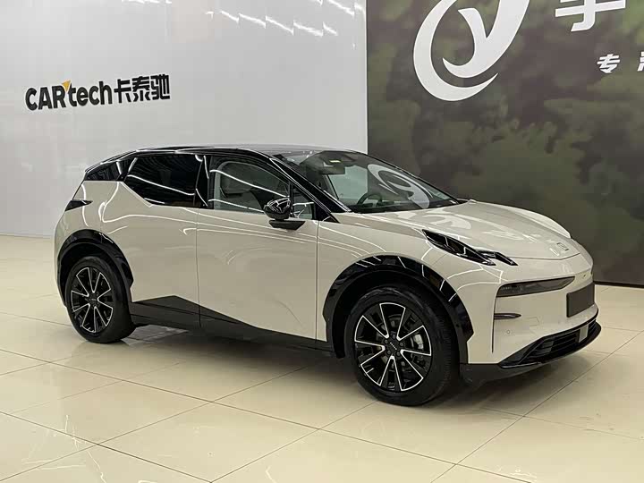 Фото 2 - Zeekr X