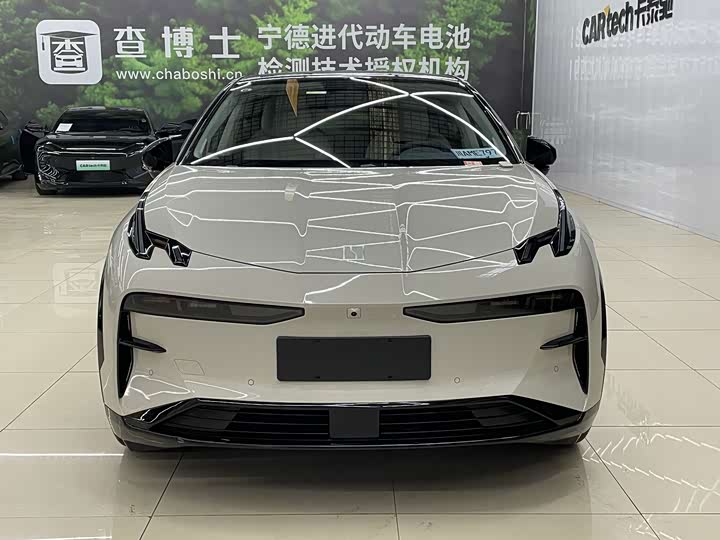 Фото 3 - Zeekr X