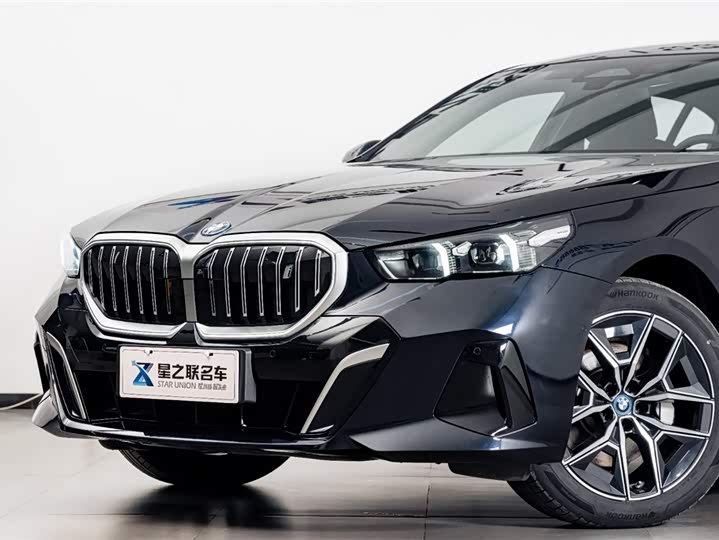 Фото 3 - BMW i5