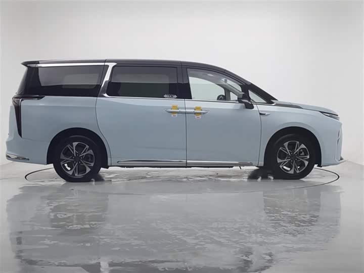 Фото 9 - Maxus Mifa 9