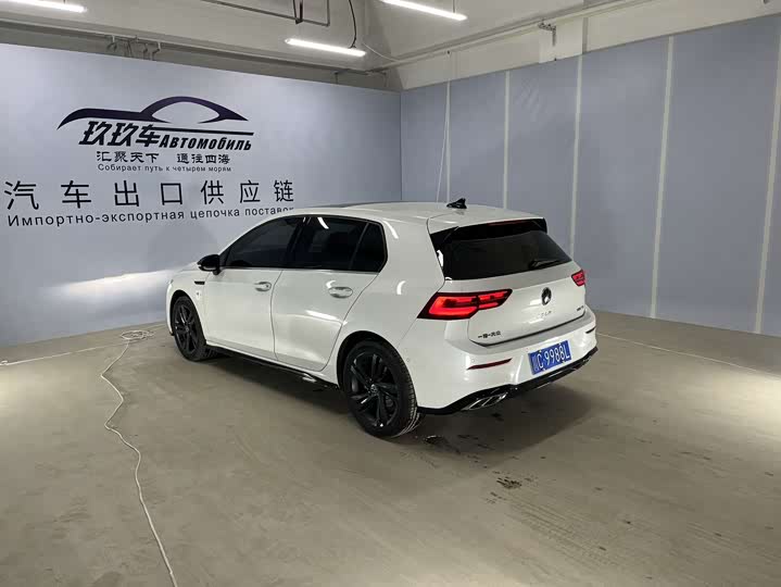 Фото 3 - Volkswagen Golf