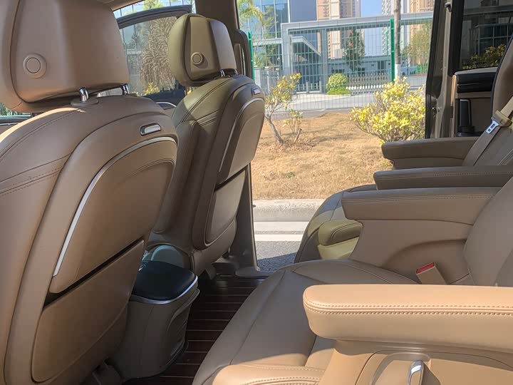 Фото 7 - Buick GL8 ES