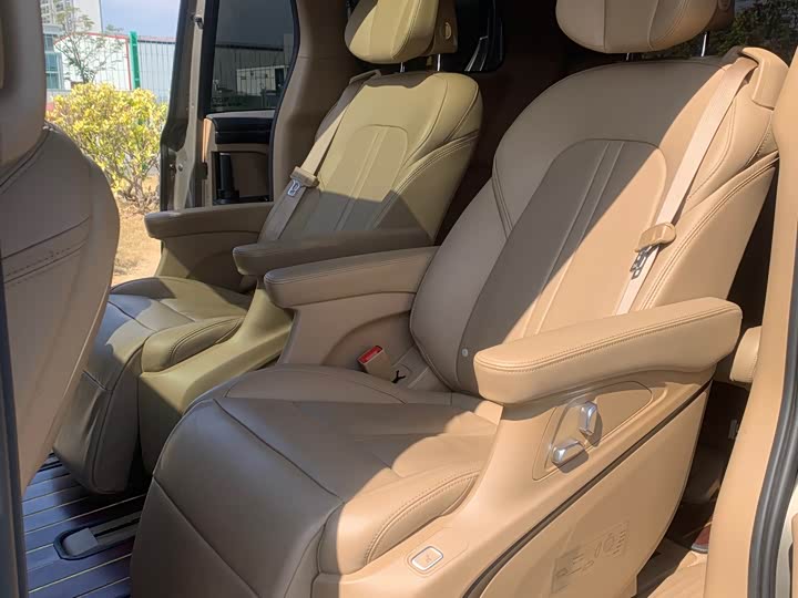 Фото 8 - Buick GL8 ES