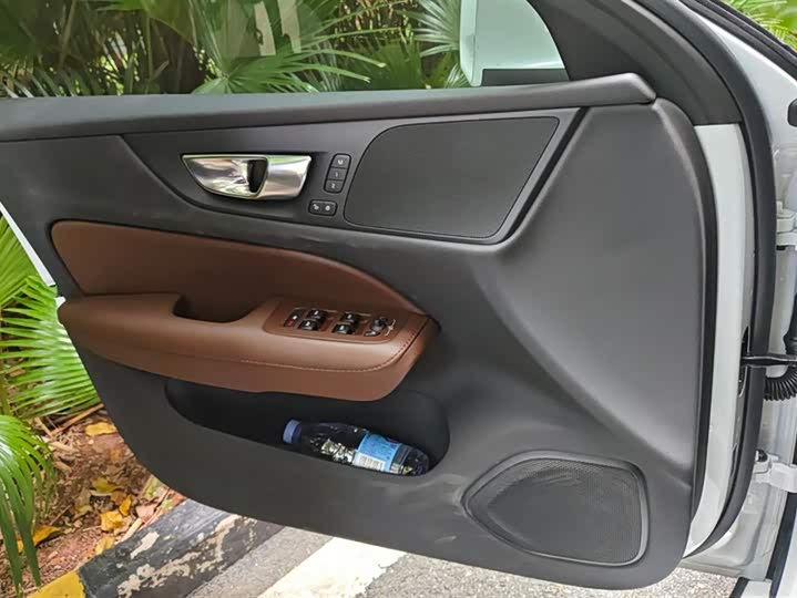 Фото 7 - Volvo S60