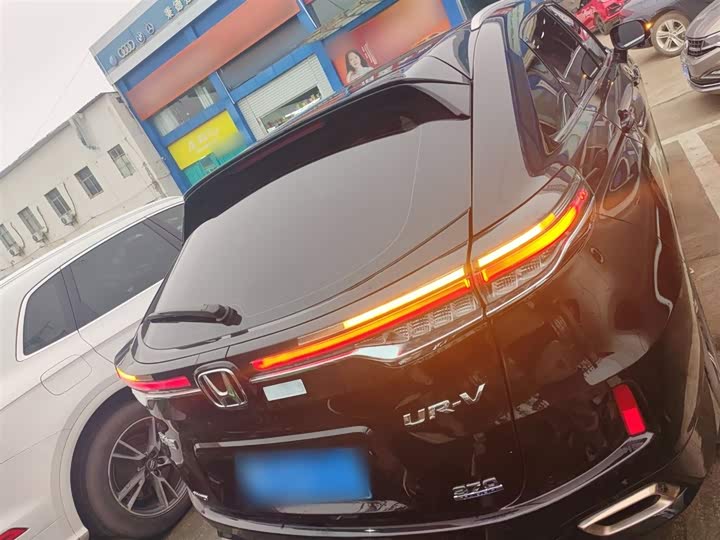 Фото 6 - Honda UR-V