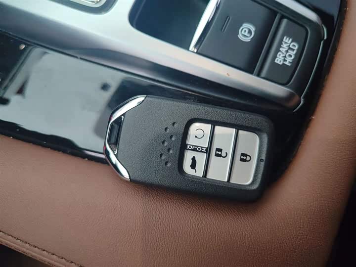 Фото 9 - Honda UR-V