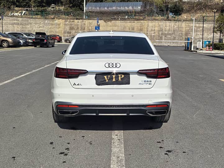 Фото 4 - Audi A4L