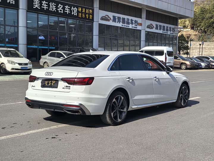 Фото 5 - Audi A4L