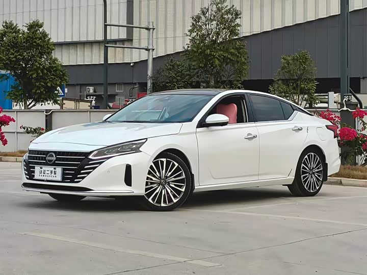 Фото 1 - Nissan Teana