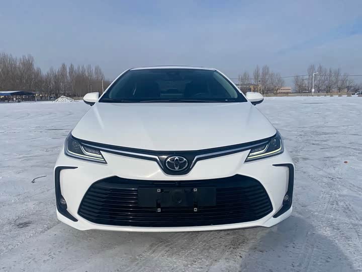 Фото 2 - Toyota Corolla