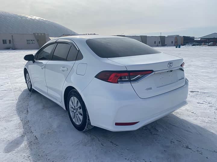 Фото 6 - Toyota Corolla