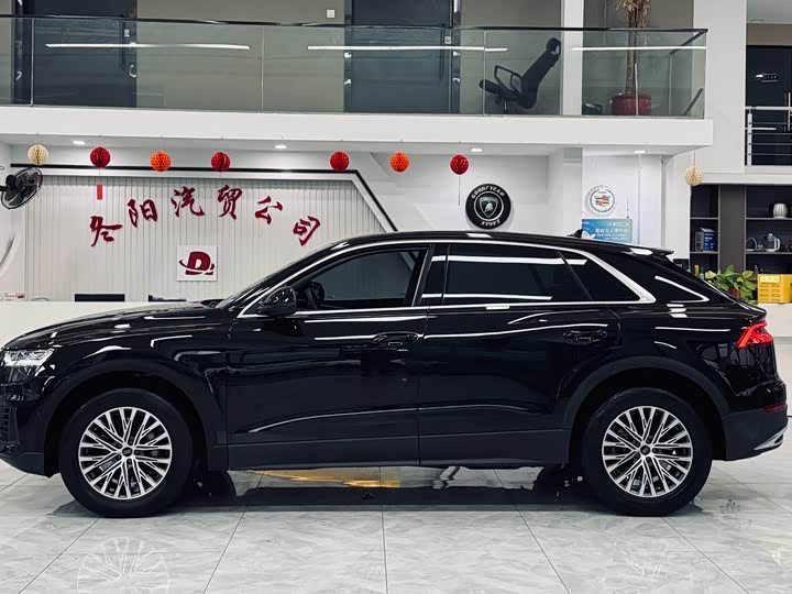 Фото 4 - Audi Q8