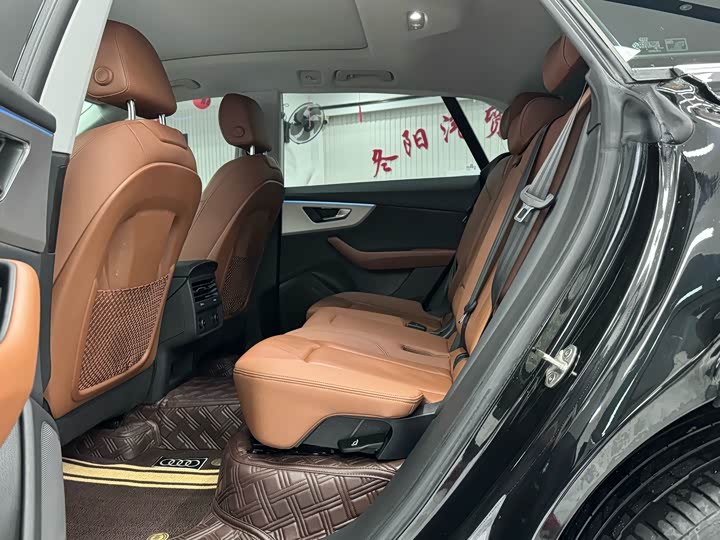 Фото 6 - Audi Q8