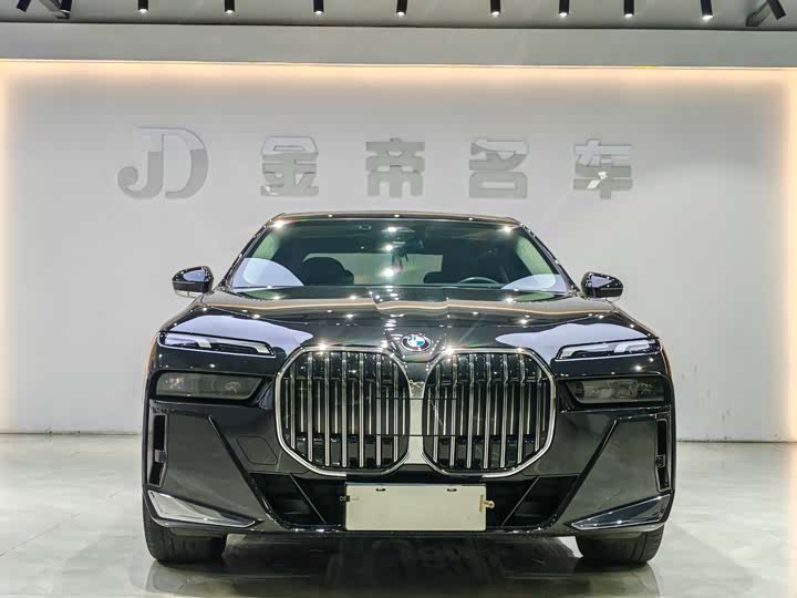 Фото 2 - BMW 7 Series
