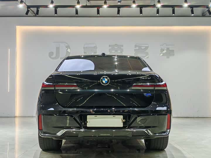 Фото 5 - BMW 7 Series