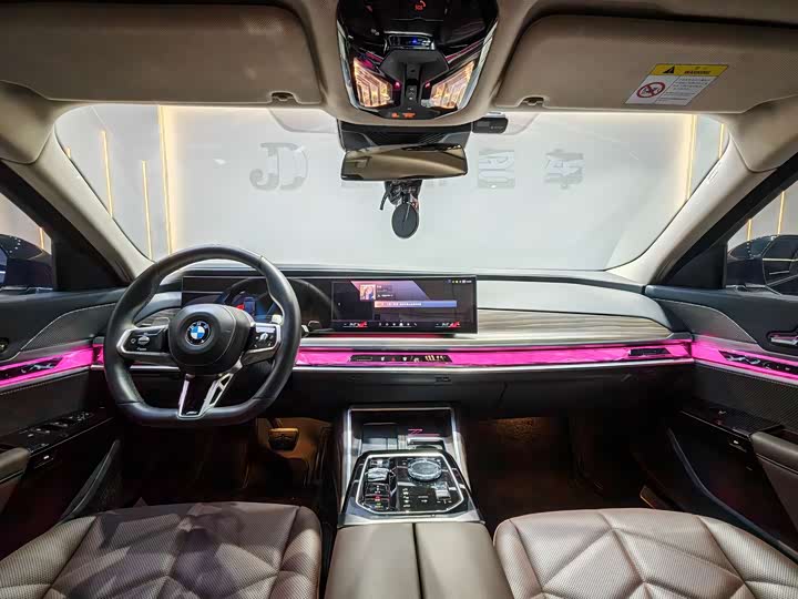 Фото 8 - BMW 7 Series