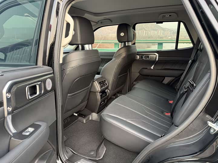 Фото 9 - Tank 400 Hybrid