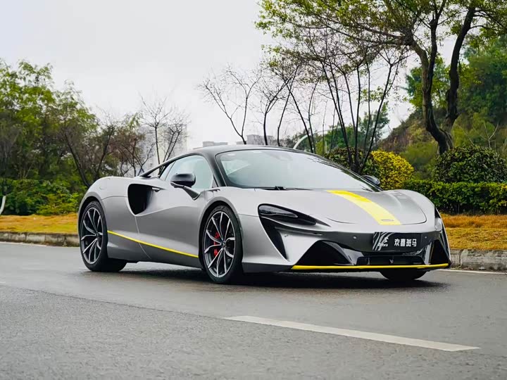 Фото 1 - McLaren Artura