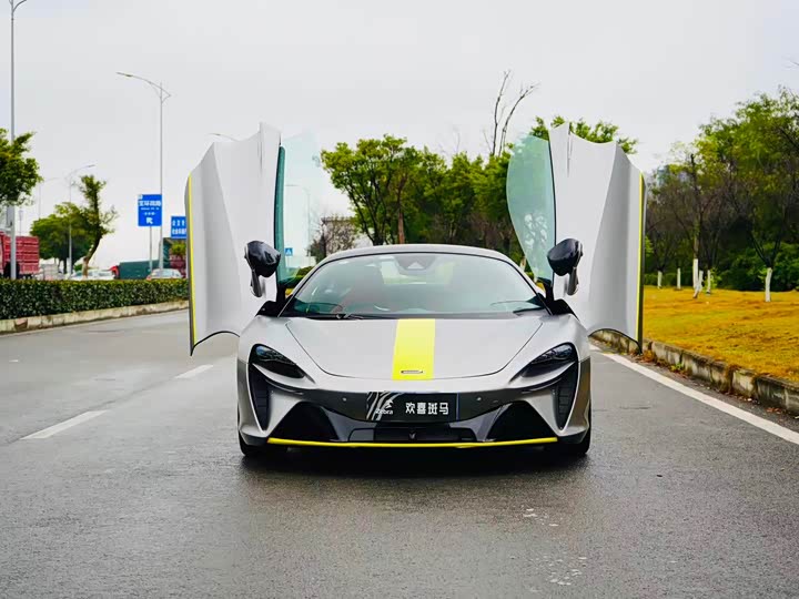 Фото 2 - McLaren Artura