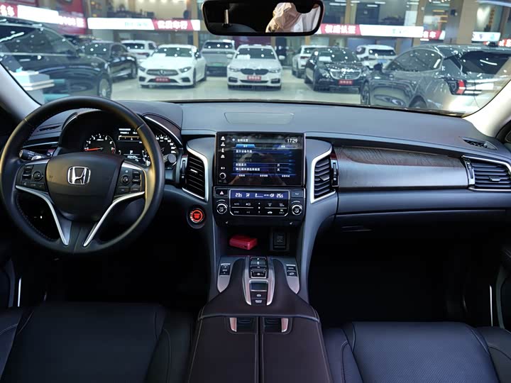 Фото 7 - Honda Avancier