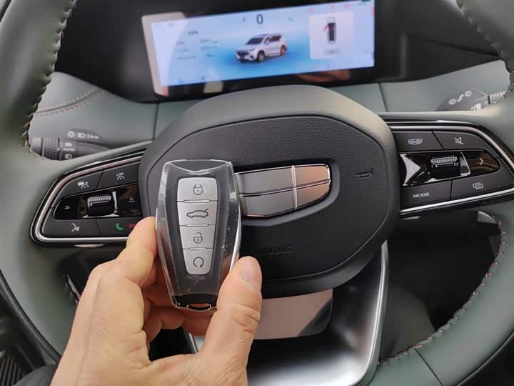 Фото 9 - Geely Okavango L