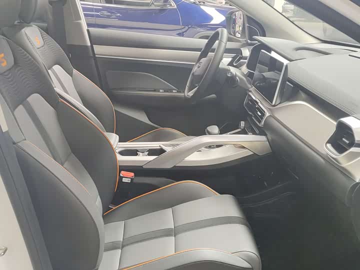 Фото 6 - Geely Coolray