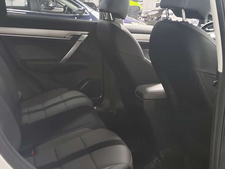 Фото 7 - Geely Coolray