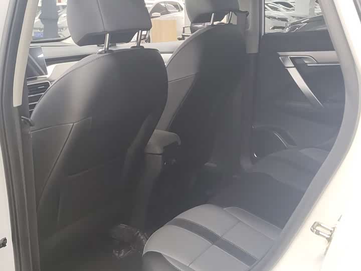 Фото 8 - Geely Coolray