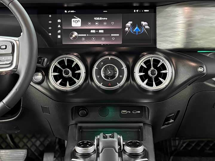 Фото 8 - Tank 300