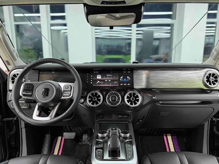 Фото 9 - Tank 300