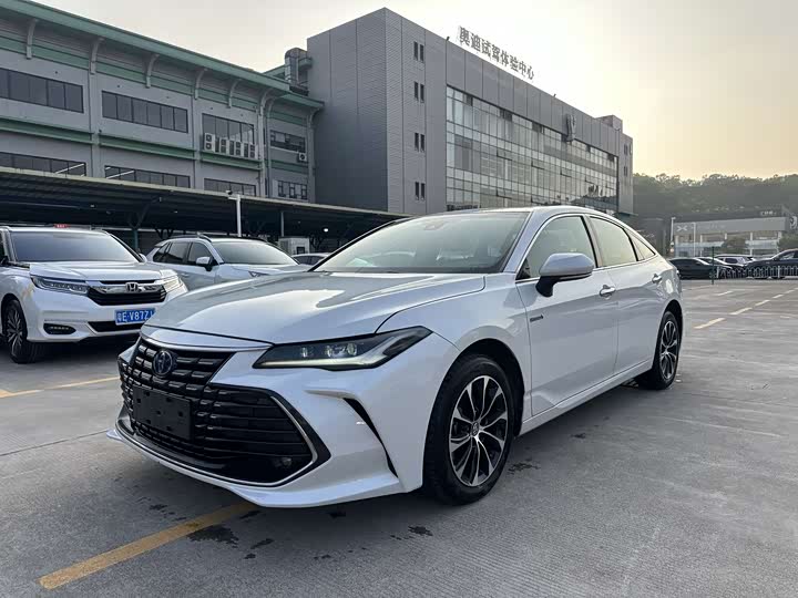 Фото 1 - Toyota Avalon